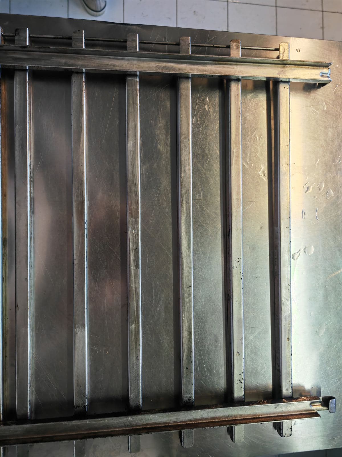 Челна снимка на услуга Индустриално и търговско лазерно почистване