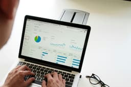 История на успеха: Как един доставчик на услуги увеличи записванията си с 100% чрез дигитална визитка